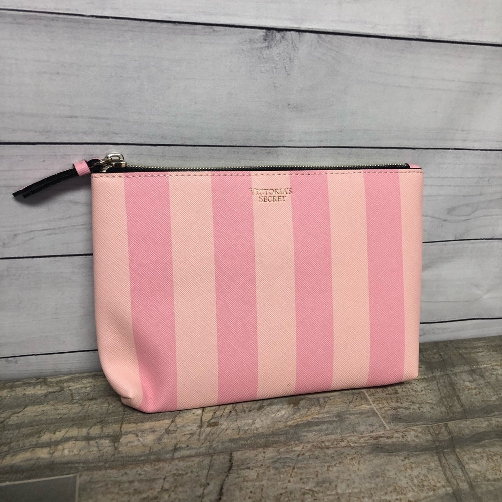 ✨NEW!✨ Love by Victoria’s Secret Travel Gift Set - Picture 4 of 8